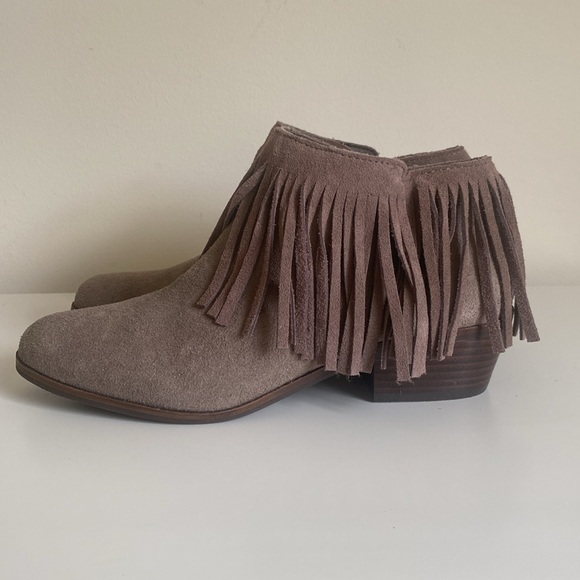 Steve Madden Patzee Suede Low Heel Fringe Ankle Booties Size 8 NWOT w/ Defects - Picture 8 of 16